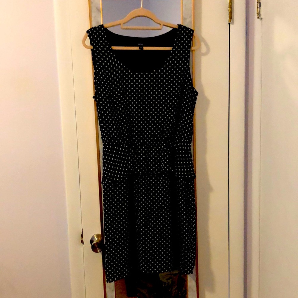 Sleeveless navy dress w/white polka dots